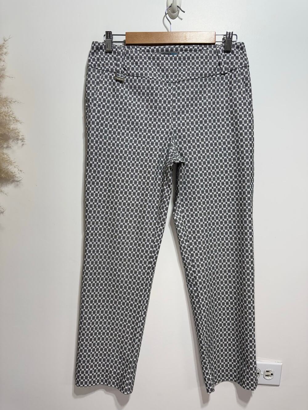 LISETTE MONTREAL L-Sport Pull-on Crop Pants Black/White Geometric Print Size 10